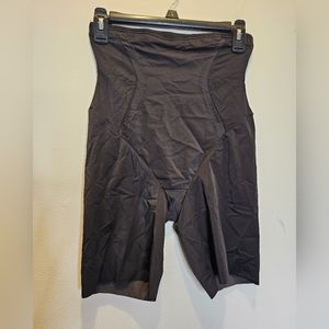 Maidenform black biker short shapewear Size L